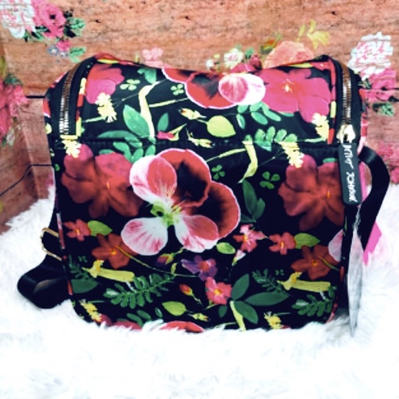 Betsey Johnson lunch tote! - Picture 4 of 6